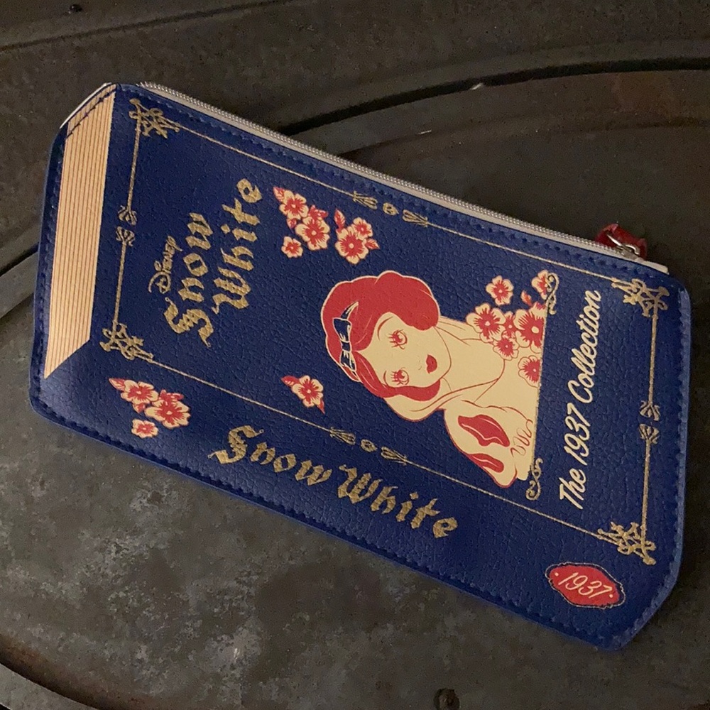 Besame 1937 Snow White Make Up Bag